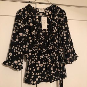 Wrap shirt, black and white, sz small
